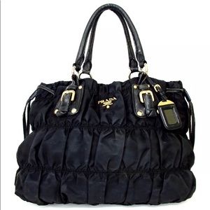 AUTHENTIC🌟PRADA🌟LARGE GAUFRE MILANO HANDBAG!🌟❤️